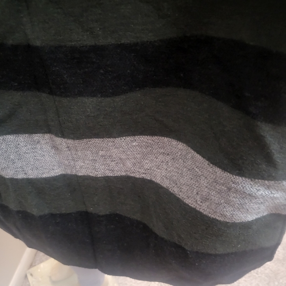 NWT cape - Picture 8 of 11